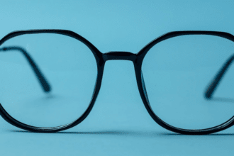 ÓCULOS GEOMETRICO DESTAQUE OTICA MORI