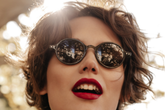 Óculos chiques para esbanjar glamour e elegância