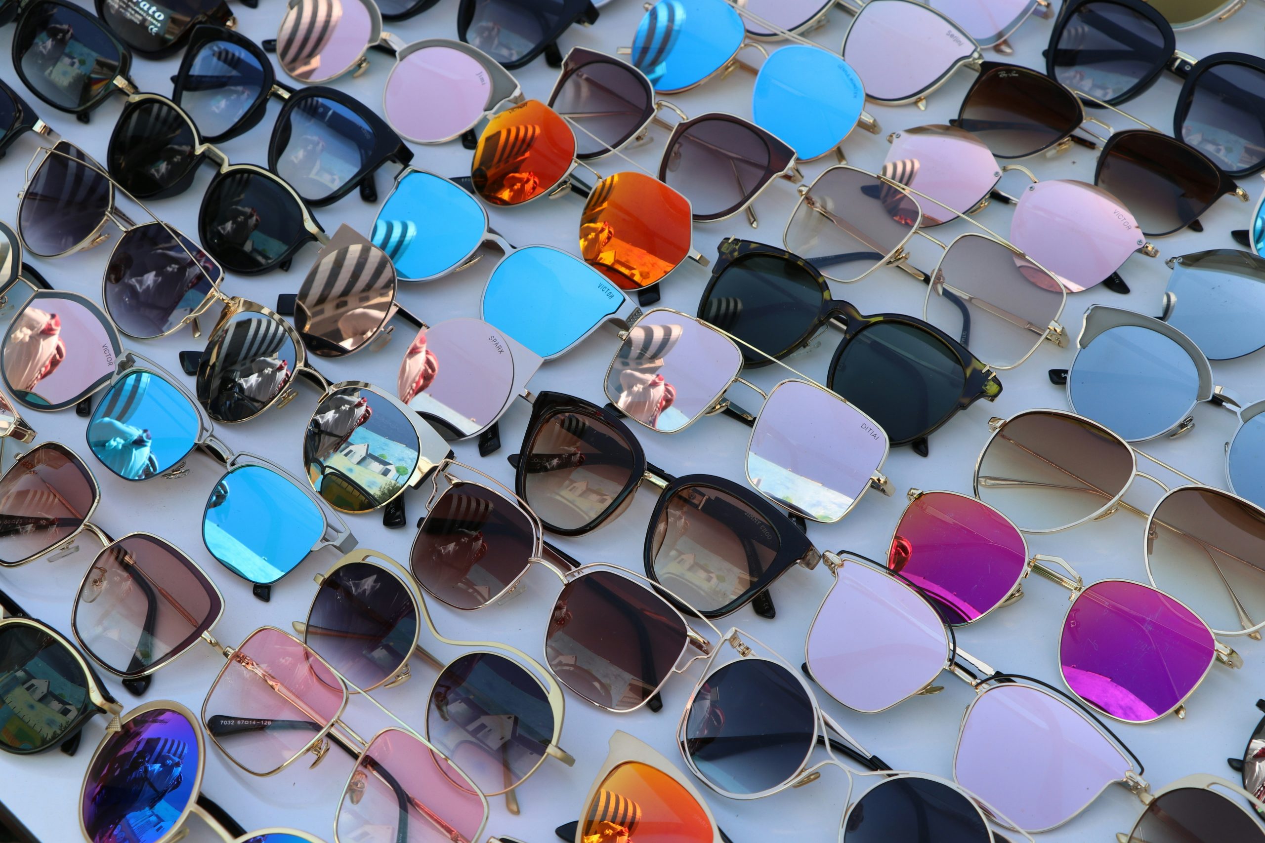 variedade de oculos de sol